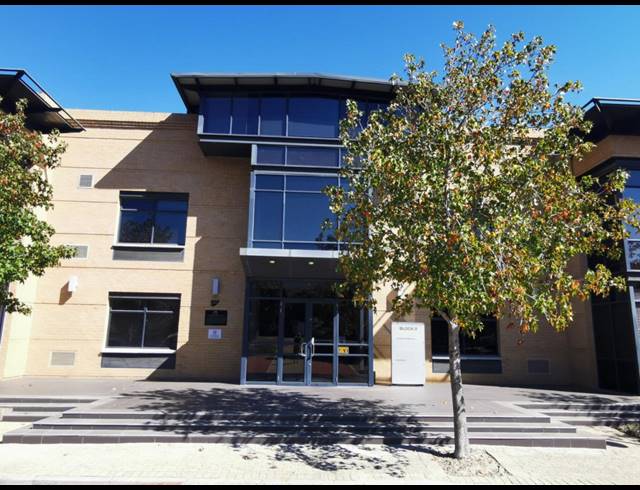 400M² OFFICE TO LET IN PLATTEKLOOF